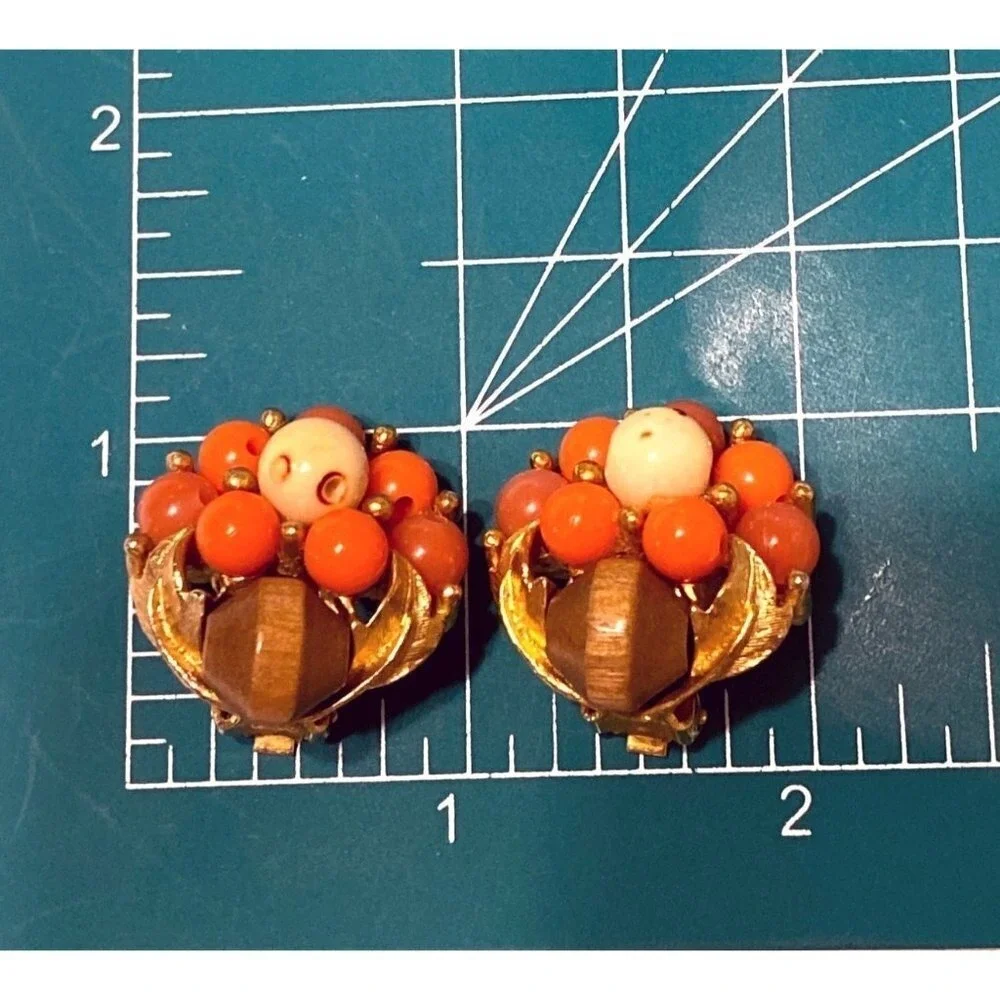 Vintage wood and beads clip on earrings women OS‎